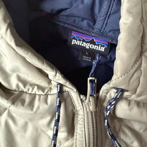 Diamond quilted light weight PATAGONIA jacket. Men’s size large tan and navy - Picture 6 of 10